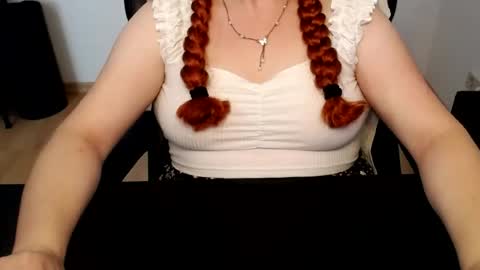 Snapshot of elly_petite chatting on 06.30.26 Elly online show from 06.30.26