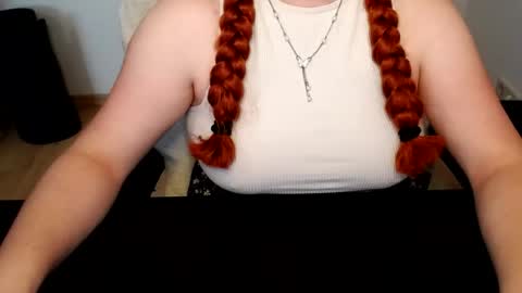 Snapshot of elly_petite chatting on 07.03.26 Elly online show from 07.03.26