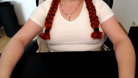 Snapshot of elly_petite chatting on 07.05.26 Elly online show from 07.05.26