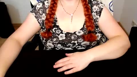 Snapshot of elly_petite chatting on 07.12.26 Elly online show from 07.12.26
