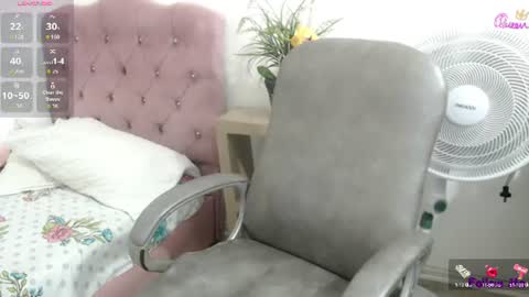 Snapshot of elly_willis chatting on 06.24.26 Elly online show from 06.24.26