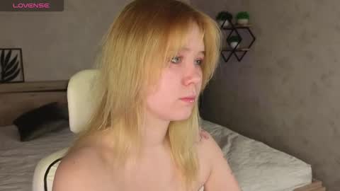 ellya_castro online show from 10.21.25