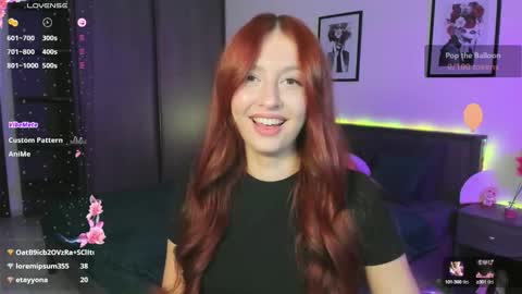 Snapshot of ellypeach chatting on 10.06.25 EllyPeach online show from 10.06.25