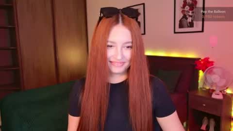 Snapshot of ellypeach chatting on 06.24.26 EllyPeach online show from 06.24.26