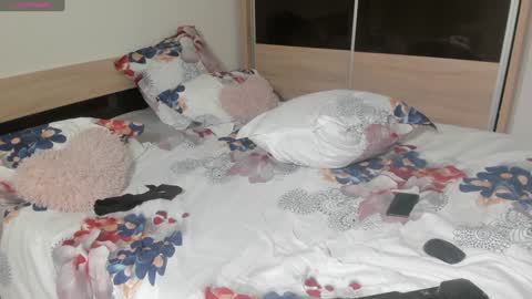 Snapshot of ellyslimdoll chatting on 01.11.25 ellslimdoll online show from 01.11.25