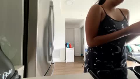 Snapshot of ellysooo chatting on 09.21.25 Elly online show from 09.21.25