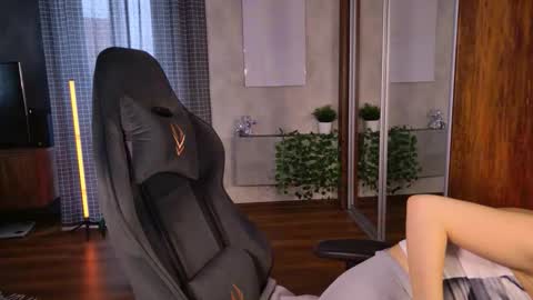 Elly online show from 11.04.25