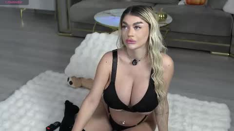 Elly online show from 10.13.25