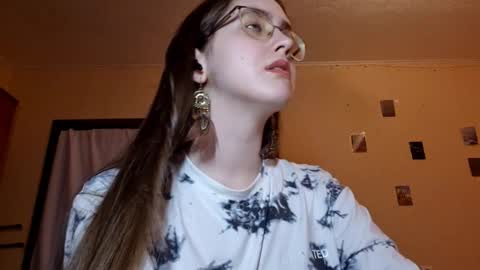 Snapshot of elmeraurora chatting on 03.04.26 Kate online show from 03.04.26