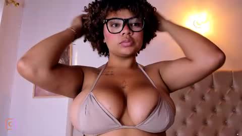 Snapshot of eloisa_cleavage_ chatting on 06.24.26 Maya online show from 06.24.26