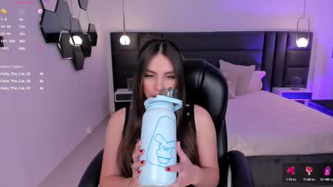 Snapshot of eloisaolivero chatting on 02.24.25 ELOISA OLIVERO online show from 02.24.25