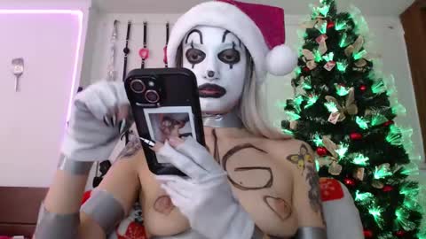 Chelsea  Please help me to reach 100 thumbs up online show from 12.31.24