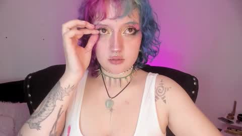 Snapshot of eloisee_ chatting on 10.22.25 Eloise . online show from 10.22.25