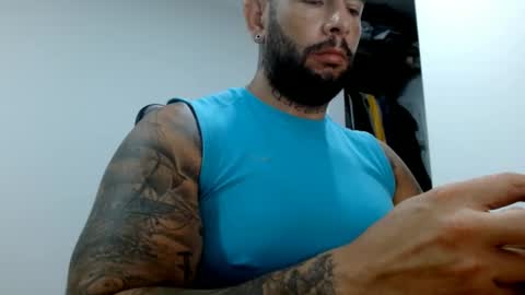 Snapshot of elosocazador chatting on 02.19.25 elosocazador online show from 02.19.25