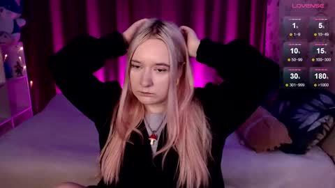 Snapshot of elovinora chatting on 12.27.24 Ela give me a thumbs up if you like it and this is important for the development of the account online show from 12.27.24