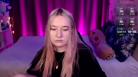 Snapshot of elovinora chatting on 12.30.24 Ela give me a thumbs up if you like it and this is important for the development of the account online show from 12.30.24