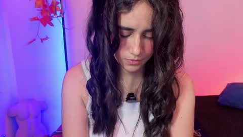 elowen_halley1 online show from 04.03.26