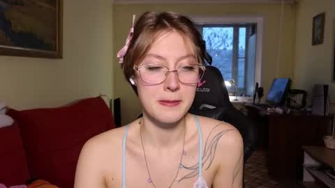 Snapshot of elsaangel chatting on 11.18.25 elsaangel online show from 11.18.25