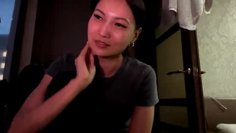 Snapshot of elsedesmond chatting on 04.14.26 Mia online show from 04.14.26