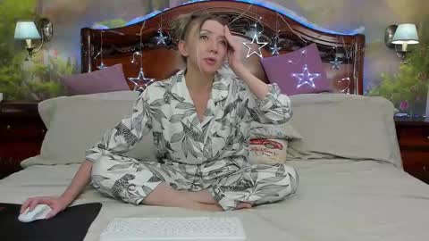 Snapshot of elvaarno chatting on 01.02.25 ElvaArno online show from 01.02.25