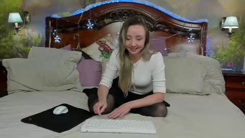 Snapshot of elvaarno chatting on 01.10.25 ElvaArno online show from 01.10.25