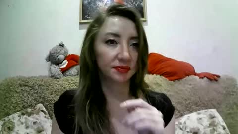 Snapshot of elvaarno chatting on 10.18.25 ElvaArno online show from 10.18.25