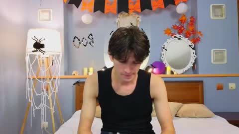 Snapshot of elvano_et chatting on 10.30.25 Elvano online show from 10.30.25