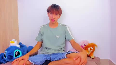 Snapshot of ely_king chatting on 06.17.26 E L Y K I N G online show from 06.17.26