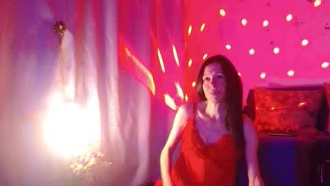 Elisa online show from 11.05.25