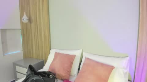 E L Y online show from 06.11.26