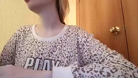 Snapshot of elza_com chatting on 12.14.24 Elza Kom online show from 12.14.24