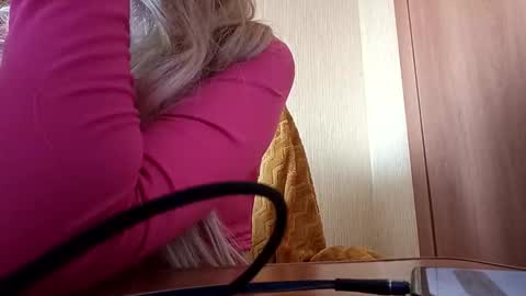 Snapshot of elza_com chatting on 09.19.25 Elza Kom online show from 09.19.25