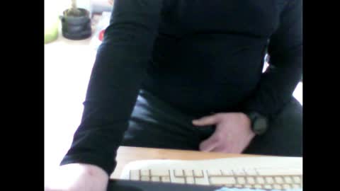 Em online show from 04.17.26