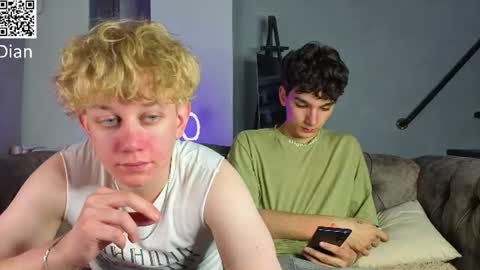 Snapshot of em_chipsi chatting on 07.15.26 em_chipsi online show from 07.15.26