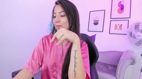 Snapshot of ema_louisx chatting on 01.14.25 Ema louisx online show from 01.14.25
