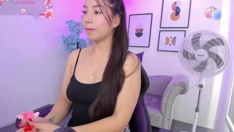 Snapshot of ema_louisx chatting on 02.08.25 Ema louisx online show from 02.08.25