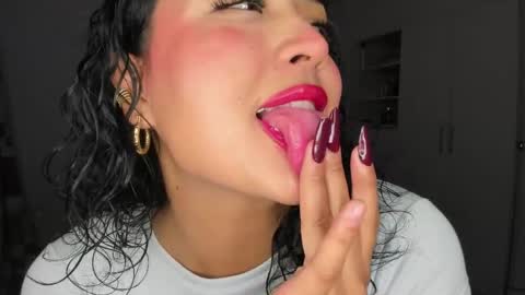 Snapshot of ema_saenz chatting on 04.10.26 Ema online show from 04.10.26