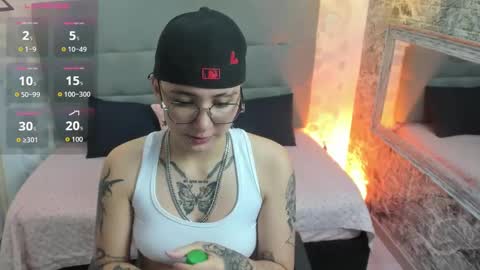 Snapshot of emahills__axelrose chatting on 10.09.25 emahills__axelrose online show from 10.09.25