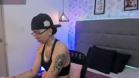 emahills__axelrose online show from 11.12.25