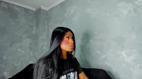 Snapshot of emattaylor chatting on 05.19.26 . online show from 05.19.26
