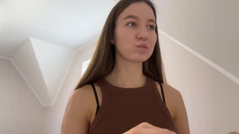 Snapshot of emberfamn chatting on 11.05.25 Alina online show from 11.05.25