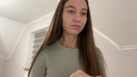 Snapshot of emberfamn chatting on 11.08.25 Alina online show from 11.08.25