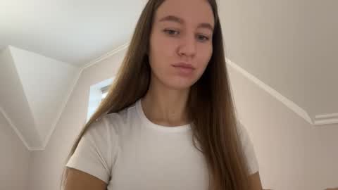 Snapshot of emberfamn chatting on 11.09.25 Alina online show from 11.09.25