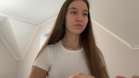 Snapshot of emberfamn chatting on 11.11.25 Alina online show from 11.11.25