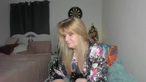 Snapshot of emberpheonixxx chatting on 12.29.24 Ember Pheonixxx online show from 12.29.24