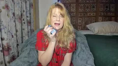 Snapshot of emberpheonixxx chatting on 11.07.25 Ember Pheonixxx online show from 11.07.25