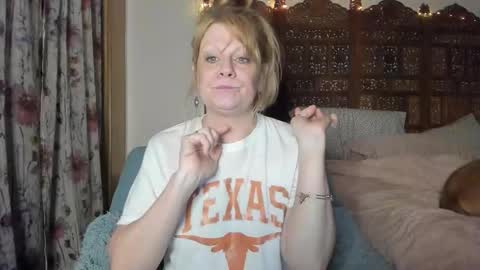 Snapshot of emberpheonixxx chatting on 11.09.25 Ember Pheonixxx online show from 11.09.25