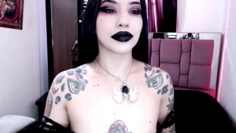 Snapshot of emearld_black chatting on 01.18.25 Emerald Black online show from 01.18.25