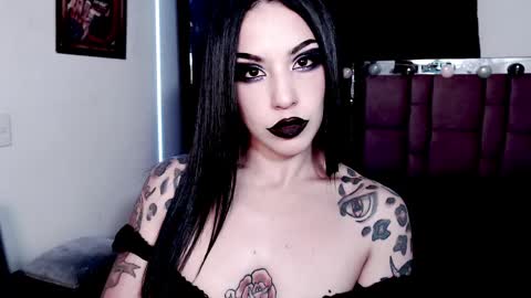 Snapshot of emearld_black chatting on 01.28.25 Emerald Black online show from 01.28.25
