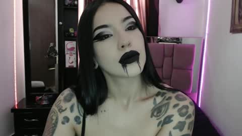 Snapshot of emearld_black chatting on 02.08.25 Emerald Black online show from 02.08.25